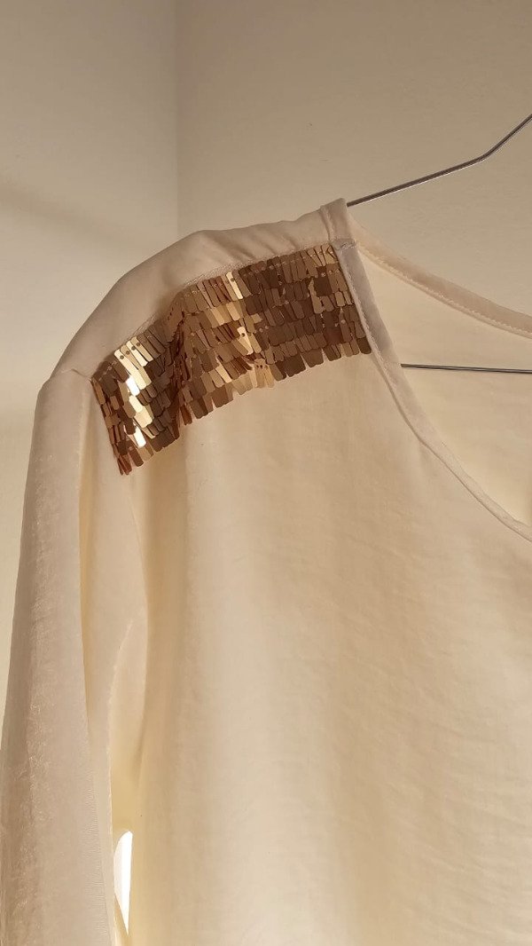 Blusa charreteras doradas — imagen 2