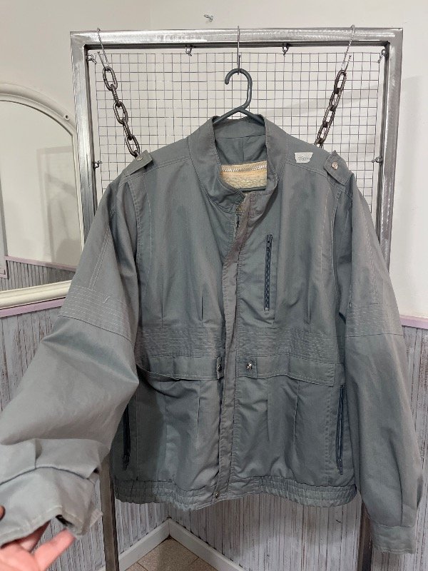 Producto - Campera con peluchito //frag// talle L