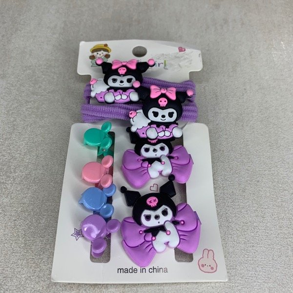 Producto - Pack de broches y colitas Kuromi