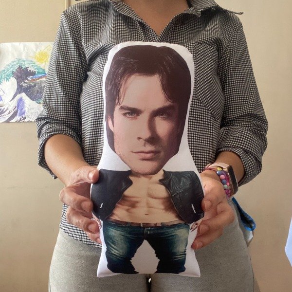 Producto - Muñeco Damon Salvatore Vampire Diaries chiquito 02