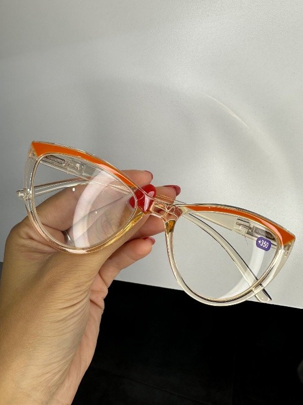 Producto - Lentes con aumento naranja flexible