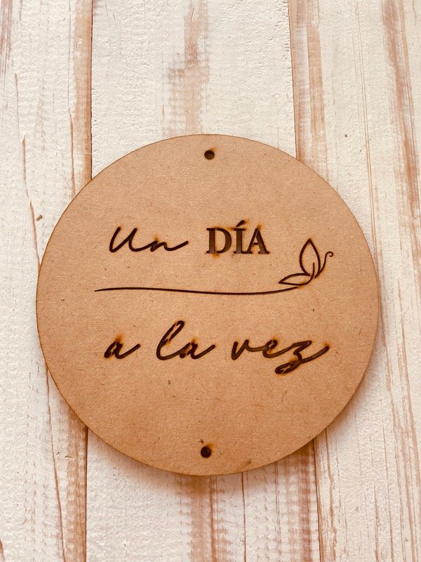 Producto - Círculo frase Un día a la vez 15 cm
