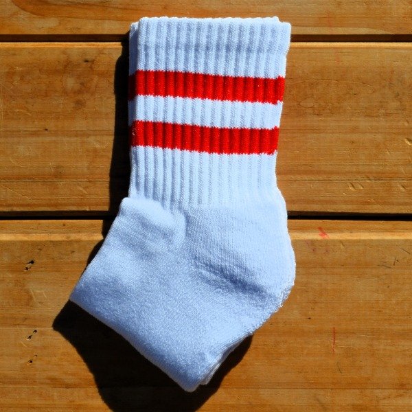 Producto - Tenis Blanca con líneas rojas