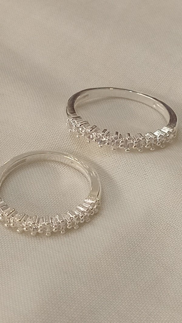 Producto - Anillo de Plata 925 medio sin fin