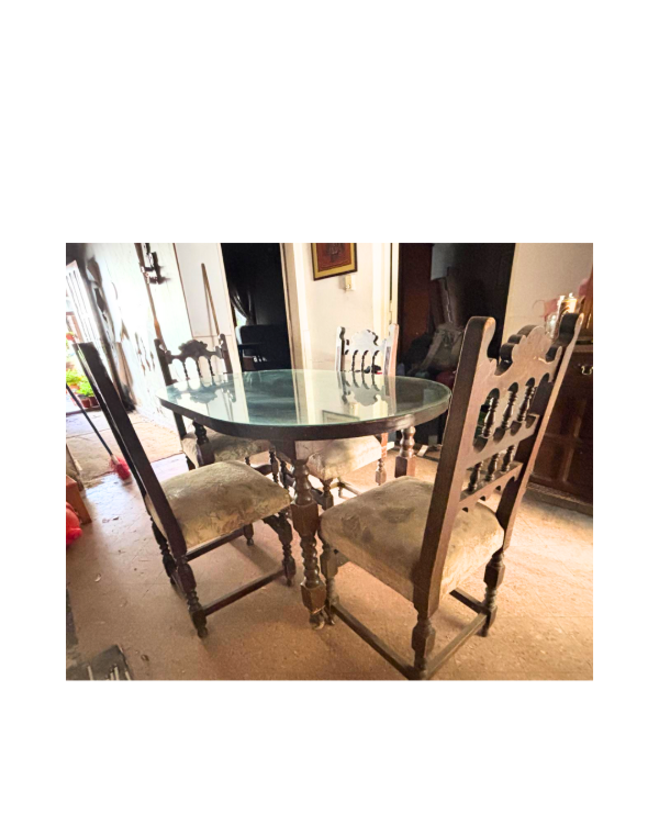 Producto - Mesa ovalada extensible con vidrio protector y 4 sillas	/ 130x85