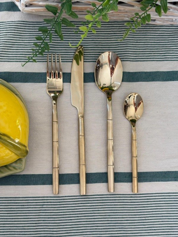 Producto - Set cubiertos dorados x16