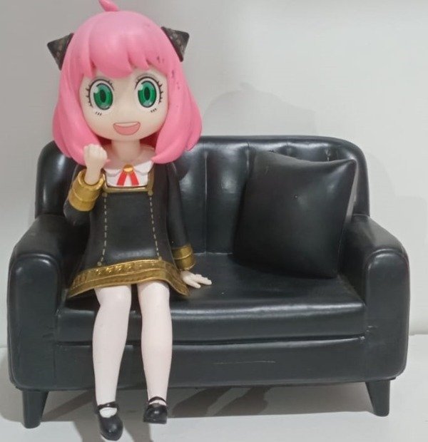 Producto - Figura Anya - sentada con sillon - Spy Family