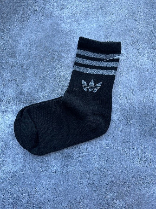 Producto - Adidas 3 Líneas Negra y Gris