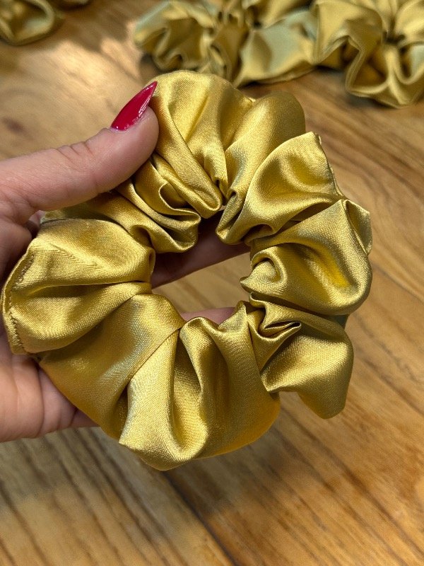 Producto - Scrunchies doradas - 1
