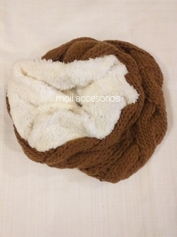 Producto - Cuello De Lana con piel Chocolate