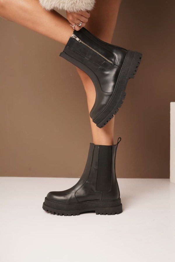 Producto - Borcegos Aiko Negro // 69.900 TRANSF