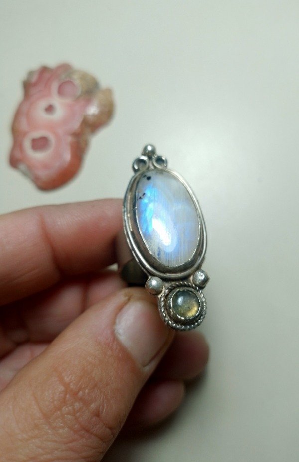 Producto - Anillo Piedra Luna y Labradorita dorada, alpaca y plata