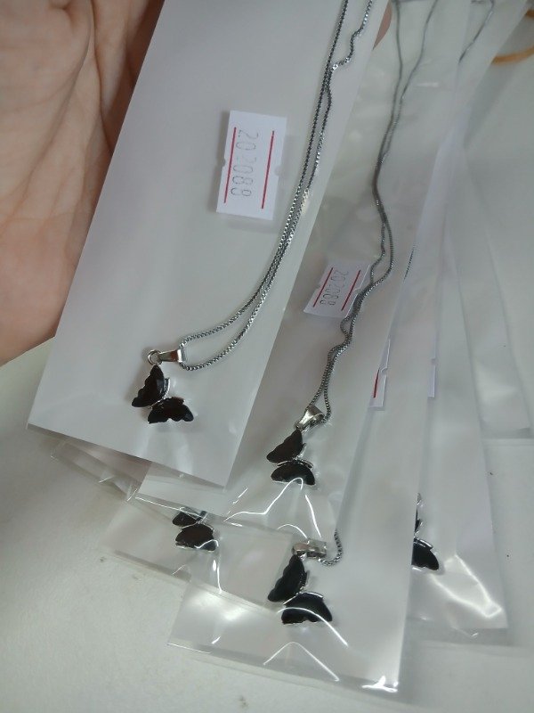 Producto - Cadena mariposa negra chica