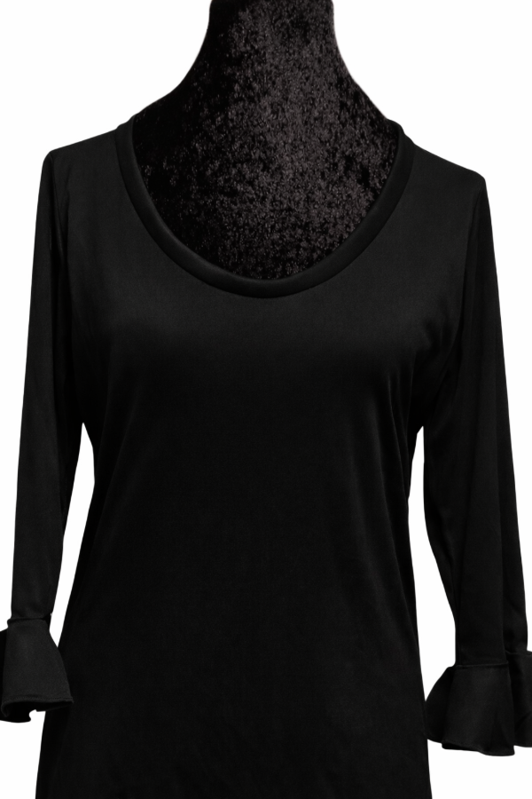 Producto - REMERA NEGRA LYCRA 3/4 CON VOLADITO