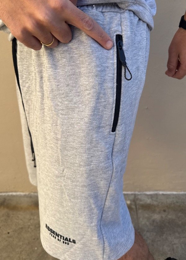Producto - Bermuda Essentials Fear Of God Gris - 2