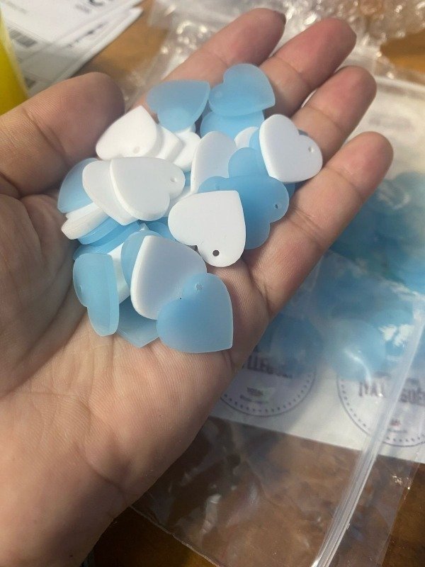 Producto - corazon SOLO CORTE. en 2cm CELESTES Y BLANCOS PERFORADOS