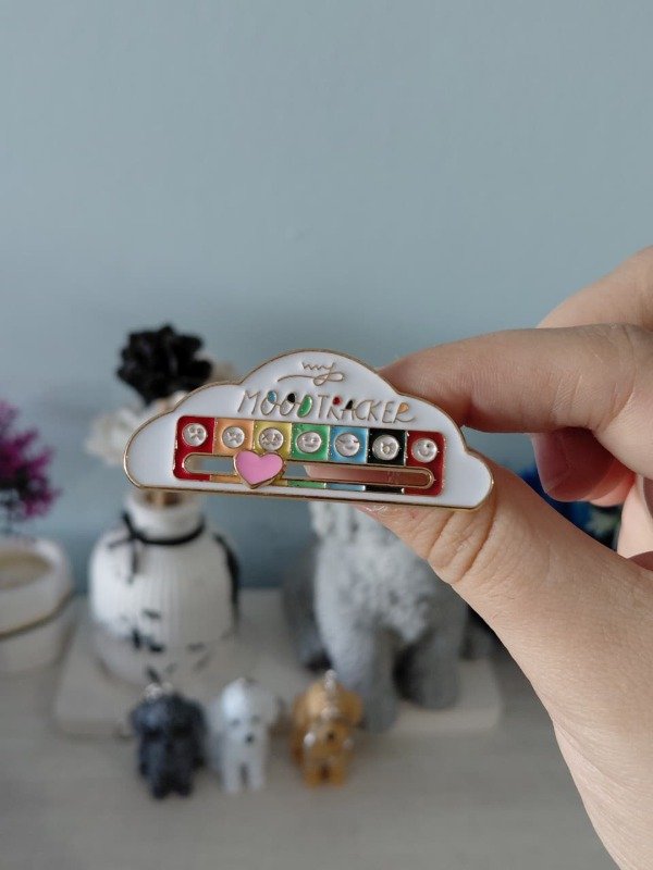 Producto - Pin metalizado - My social battery versión nube "Mood tracker" BLANCA