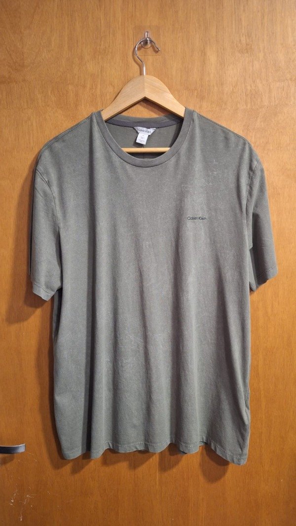 Producto - Remera verde Calvin Klein