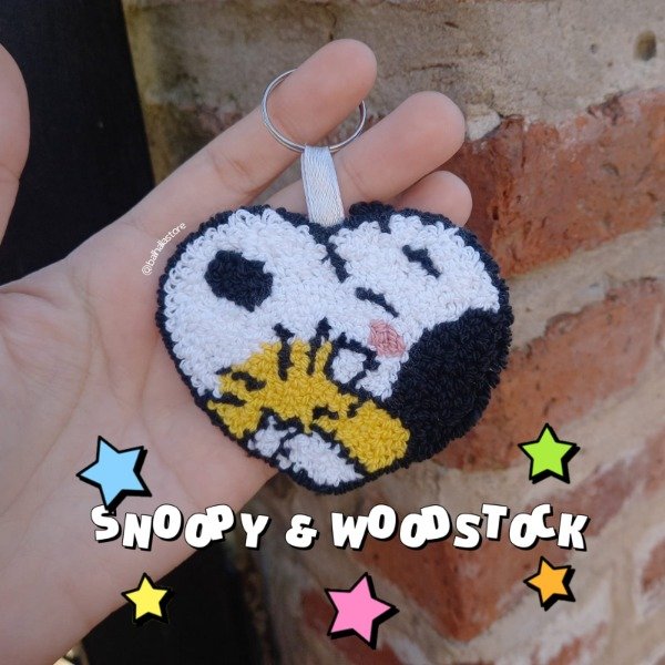 Producto - Llavero Bordado Snoopy y Woodstock