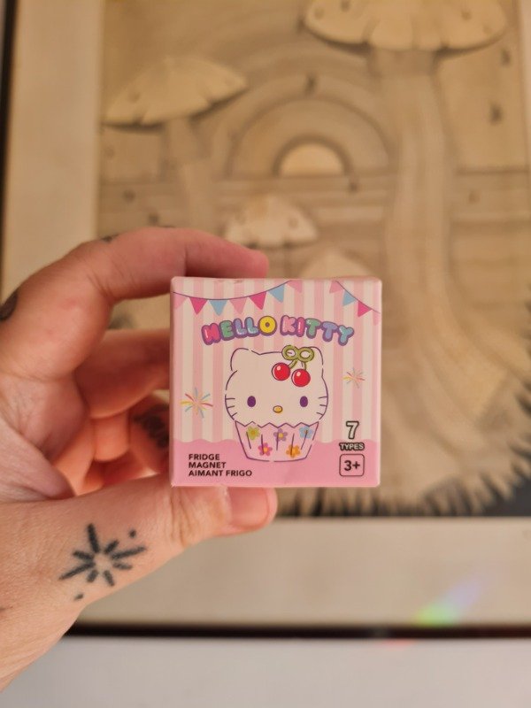 Producto - Mistery box Iman de Hello Kitty