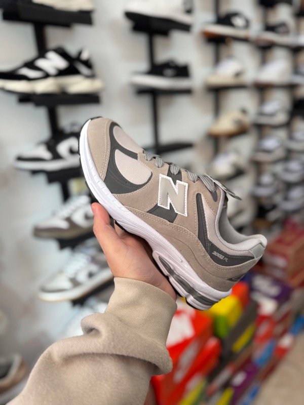 Producto - New Balance 2002r