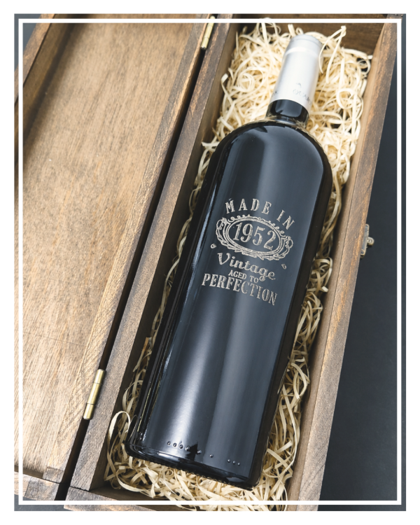 Producto - Caja de madera + vino grabado