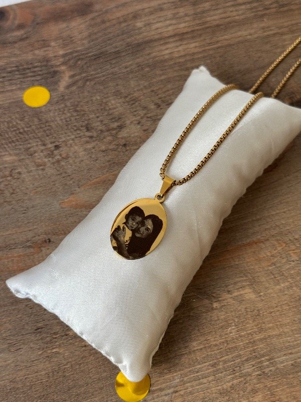 Producto - Dije Oval Dorado con Foto