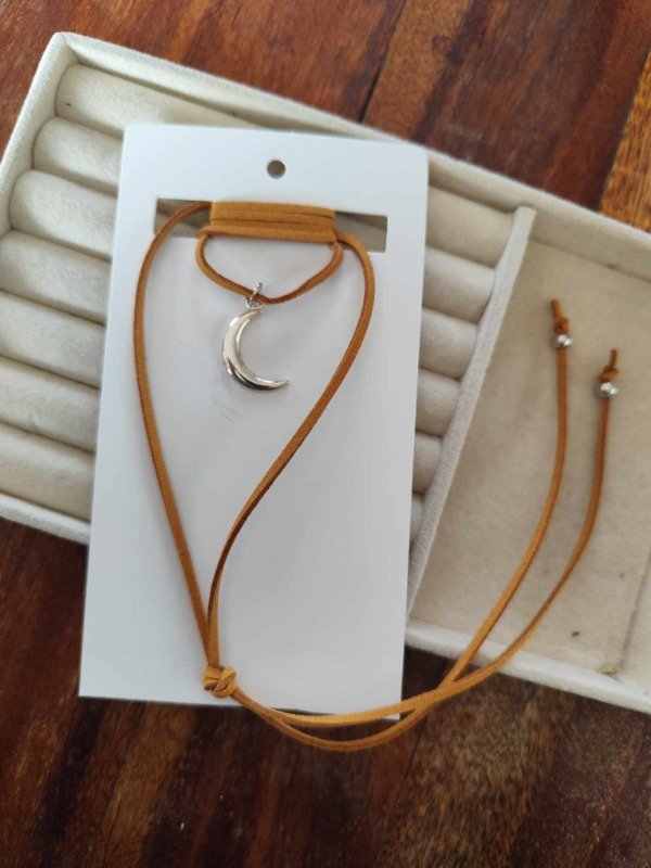 Producto - Lazo marrón medialuna. Bijou.