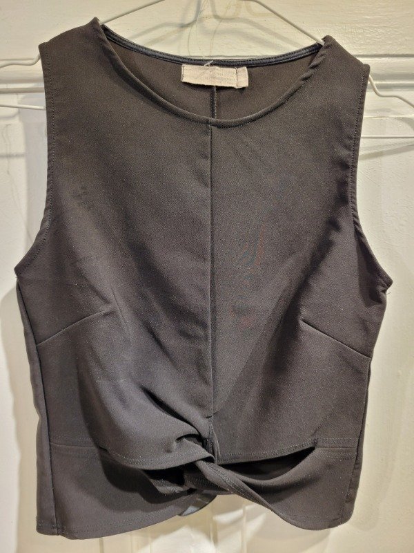 Producto - Musculosa MUAA negra con nudo Talle S - PRECIO: 10X