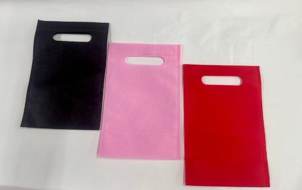 Producto - BOLSA DE FRISELINA -COD. 1603  medida  15x21x8 (roja/negra/rosa)