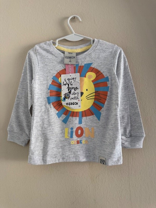 Producto - Remera OSZBECK 2 años NUEVA CON ETIQUETA emm128