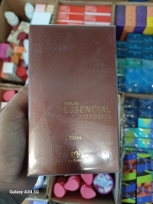 Producto - ESSENCIAL OUD PIMIENTA MASCULINO 100ML