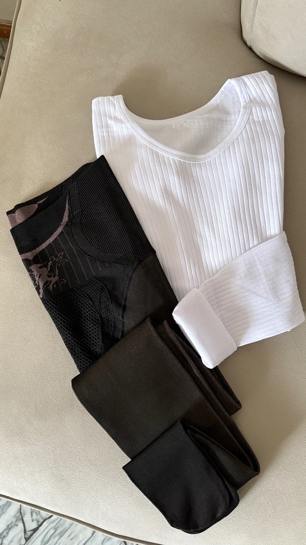 Producto - Camiseta térmica + medias térmicas efecto piel con levanta cola