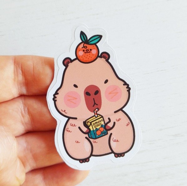 Producto - Capibara con Juguito: Sticker Vinílico