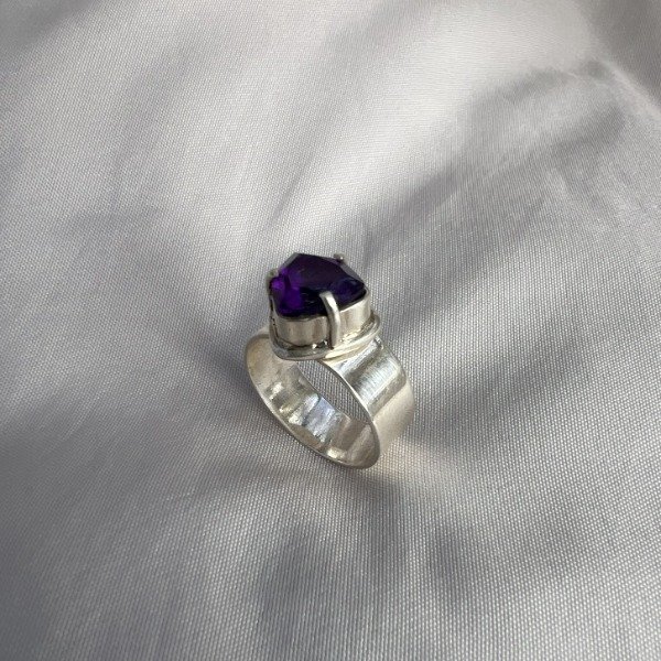 Producto - ANILLO AMATISTA FACETADA