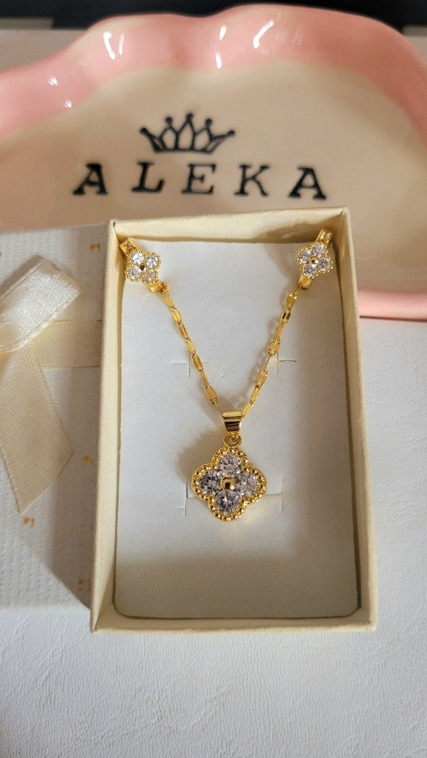 Producto - Conjunto trébol con cubic de acero dorado - 0