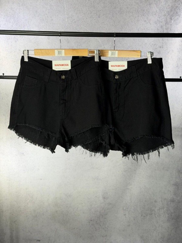 Producto - SHORT NEGRO RIGIDO DESFLECADO