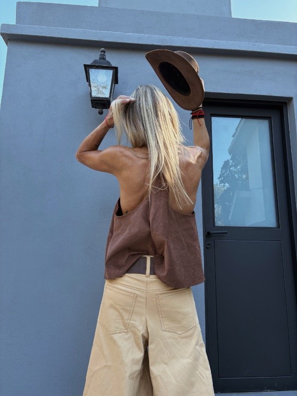 Producto - Musculosa Básica corderoy chocolate
