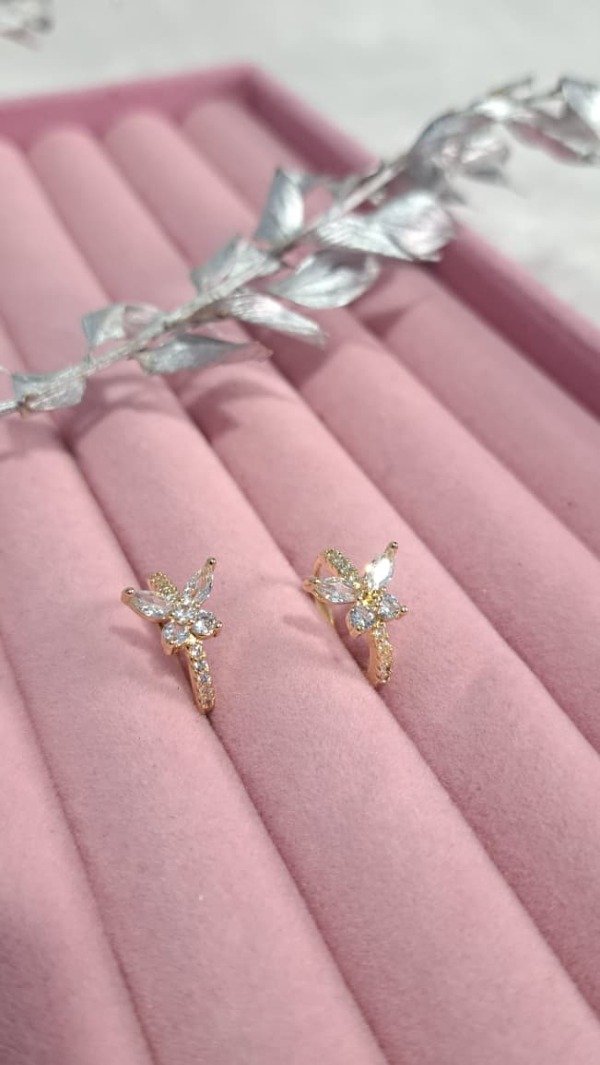Producto - aros de mariposa blanca