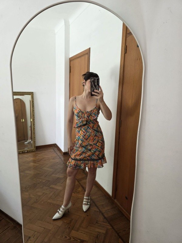 Vestido trazos de colores y volados — imagen 3