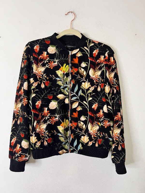 Producto - Campera con flores zara