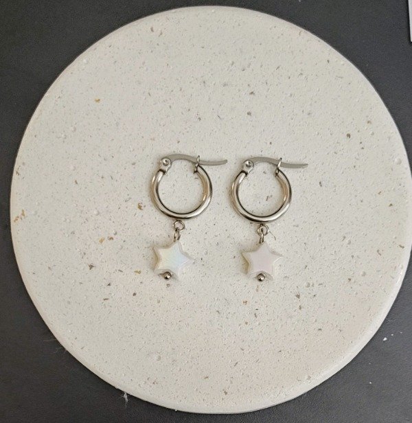 Producto - Argollas con Dije Perlado Estrella