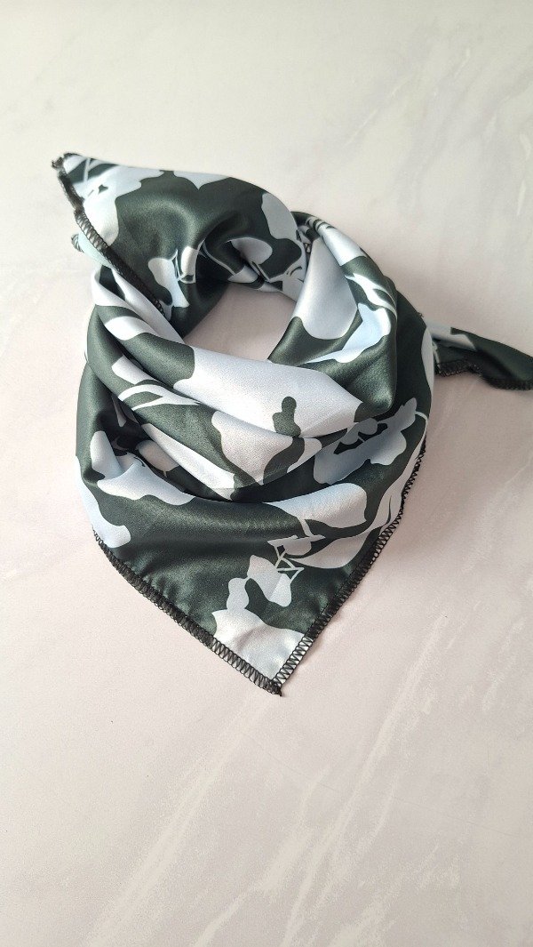 Producto - Pañuelo Satén verde con blanco