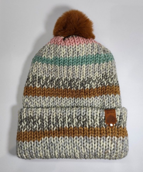 Producto - Gorro tejido en tonos rosado suave, verde menta, mostaza, gris y beige jaspeado