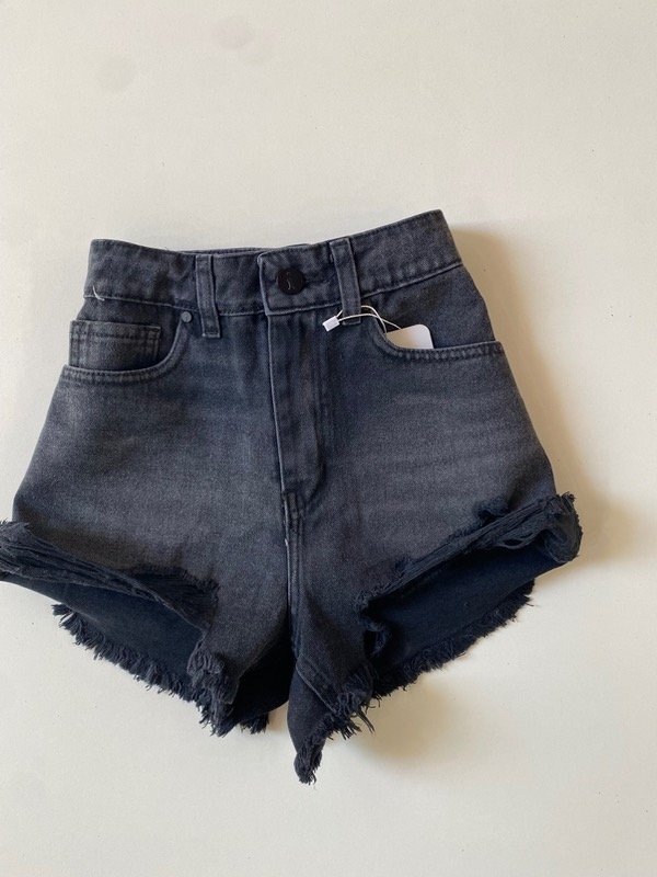 Producto - Short black roturas IS
