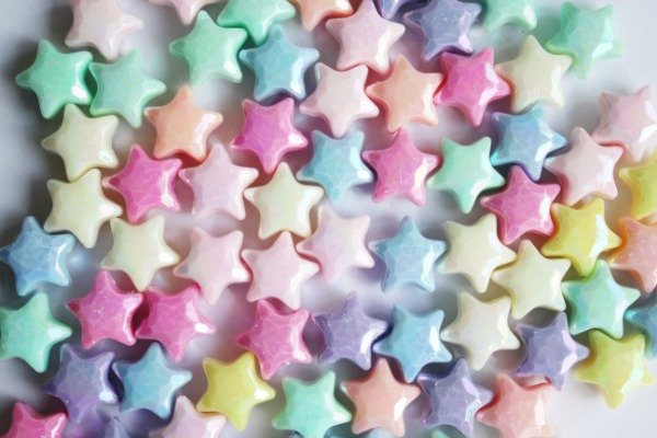 Producto - Estrellas Plásticas Grandes Pasteles Tornasoladas