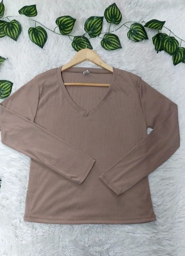 Producto - CAMISETA CLÁSICA CUELLO V