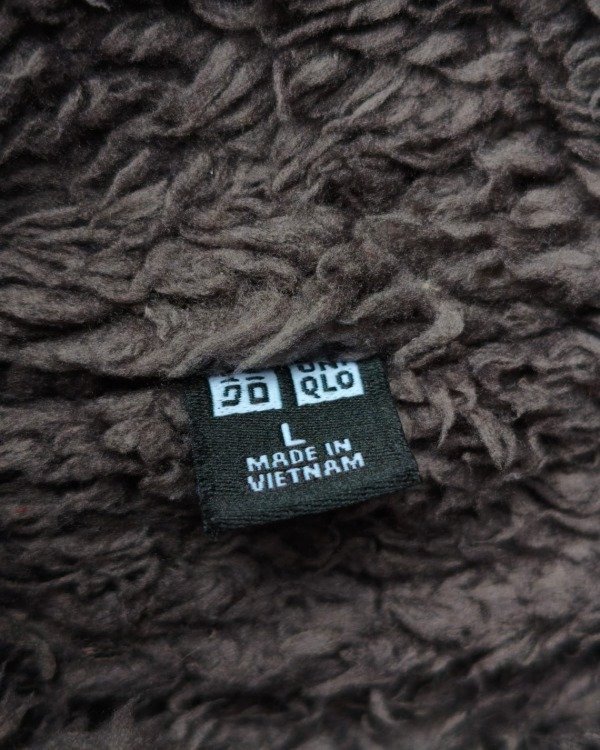 Producto - CAMPERA UNIQLO NEGRA CON INTERIOR DE CORDERITO TALLE L - 4