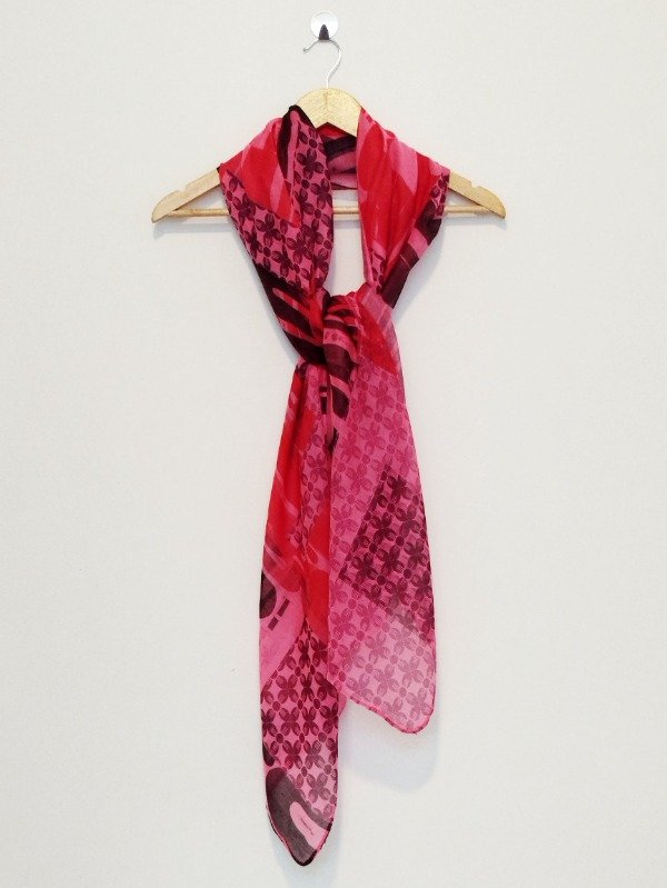 Producto - Pañuelo MEGA -rosa fuerte estampa recortes-- - 1