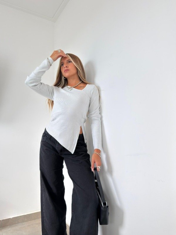 Producto - SWEATER ASIMÉTRICO